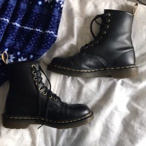 Vegan Dr. Martens Size 7 Women’s (Size 6 Men’s)